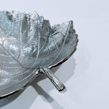 Charger l&#39;image dans la galerie, Elegance Silver Maple Leaf Dish Medium
