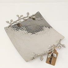 Charger l&#39;image dans la galerie, Stainless Steel Hammered Square Tray | Silver Trim 9&quot; Wide
